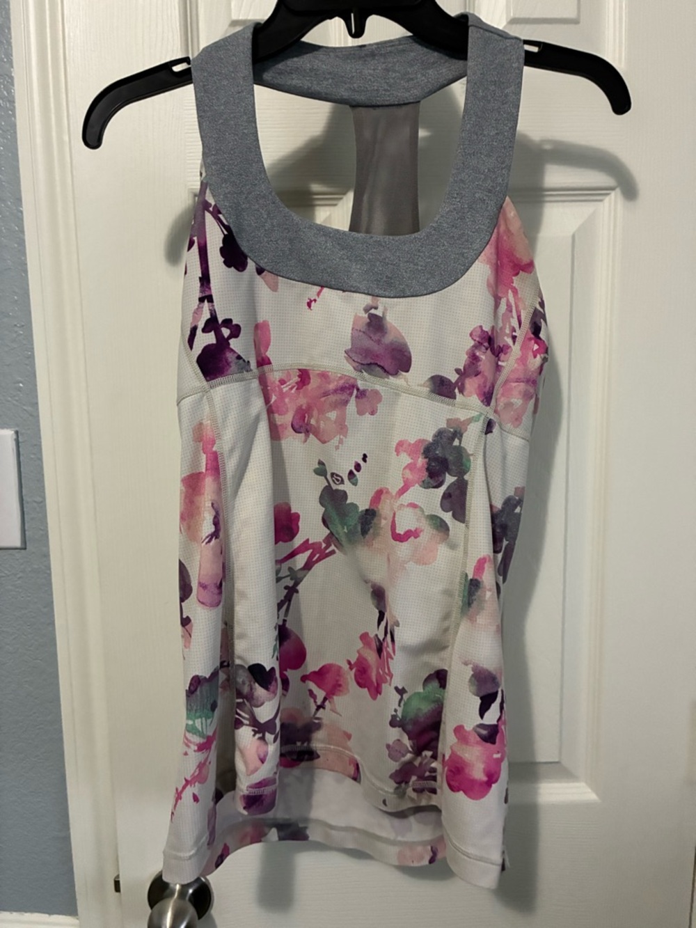 Lululemon Floral Racerback Tank – Size 8 – Built-In Bra